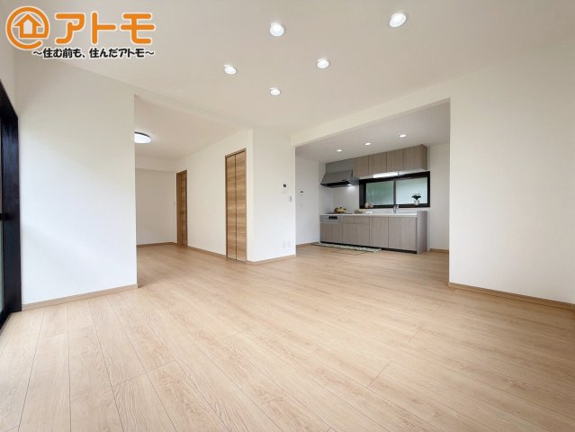 【居間・リビング】 | 富士宮市羽鮒　中古戸建て　全1棟
