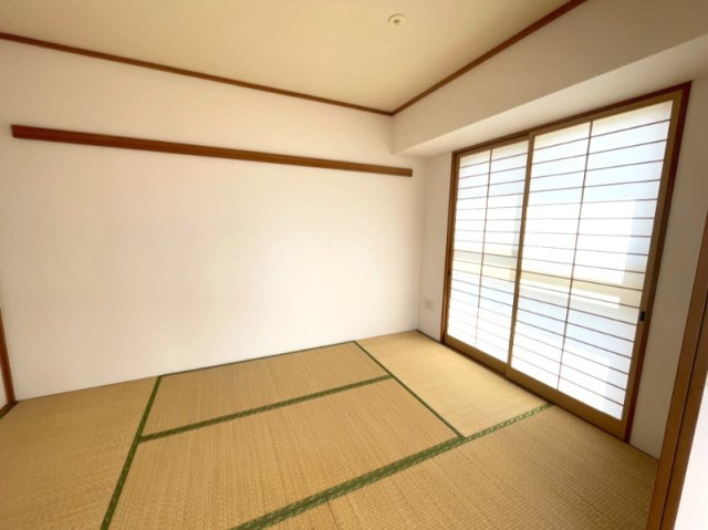 ライオンズタワー岡山表町の和室|日当り良好の和室です。