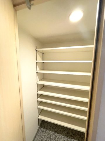 ライオンズタワー岡山表町の収納|シューズクロークがあり、収納豊富です。