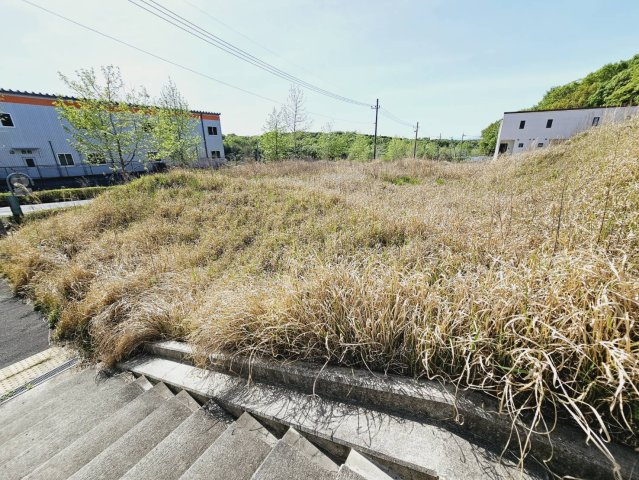加東市南山土地②の外観|■土地576.13㎡／約174.27坪■現況更地＆整形地■南西南東角地