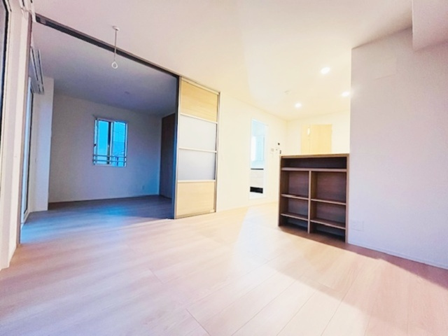 藤沢市本鵠沼５丁目のアパートの居間・リビング