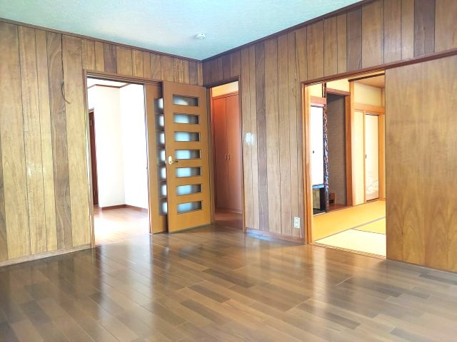 宝塚市平井山荘一戸建の洋室|1階洋室約10帖