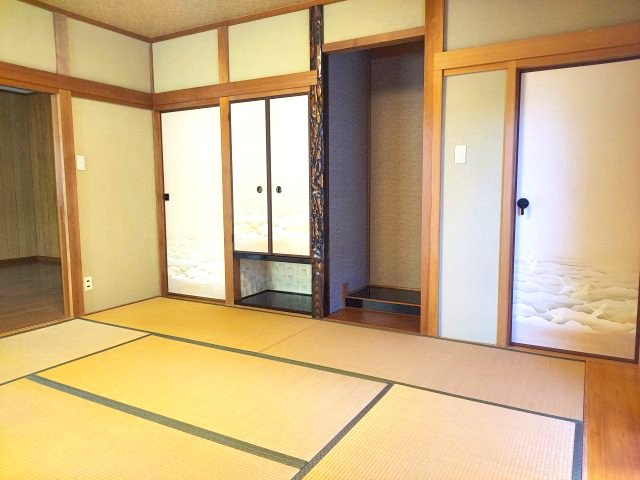 宝塚市平井山荘一戸建の和室|1階和室約8帖