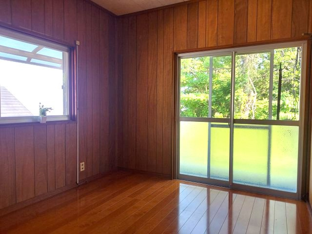 宝塚市平井山荘一戸建の洋室|2階洋室約6帖バルコニー側