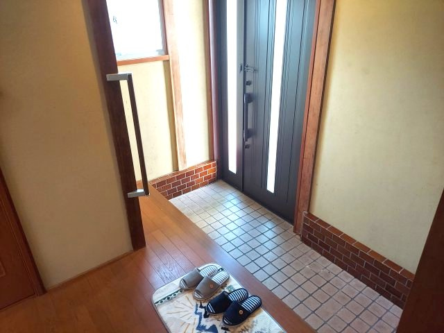 宝塚市平井山荘一戸建の玄関