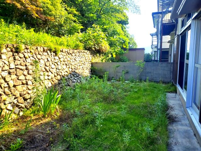 宝塚市平井山荘一戸建の庭