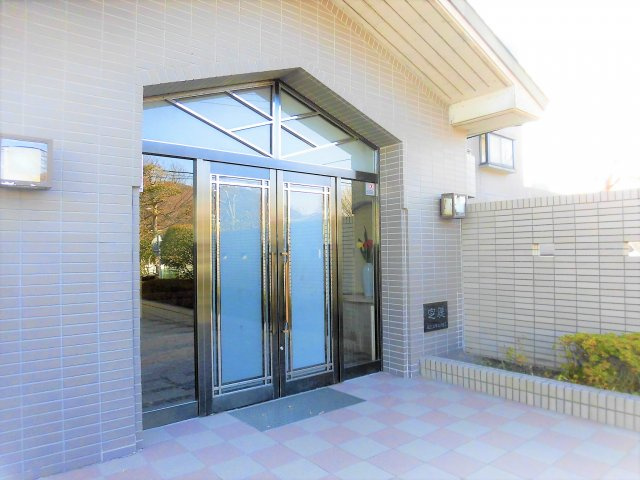 「葉山センチュリーマンション」1階　専用庭の外観|エントランス