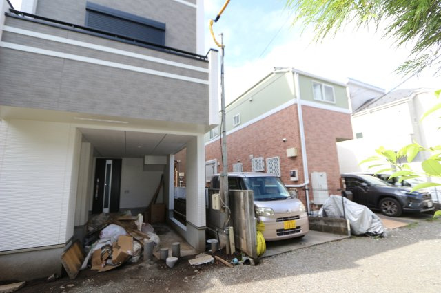 【Heartfull Town】小平市学園東町１丁目51番の外観|小学校まで徒歩５分。お子様の足でもラクラクの距離。パパママも安心の立地ですね。


