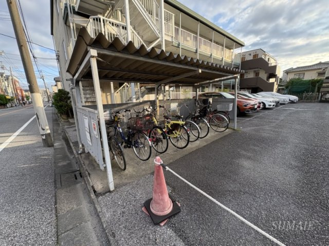 アーバンハイツ飯野の駐車場|駐輪場☆