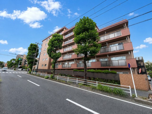 【外観】 | 菱興洋光台マンション　洋光台駅徒歩約10分/南向きバルコニー/専有面積60㎡ | ◆洗礼されたデザインが目を引く、落ち着いた街並みに調和する外観。管理状態も良好で安心感のある佇まいです。
