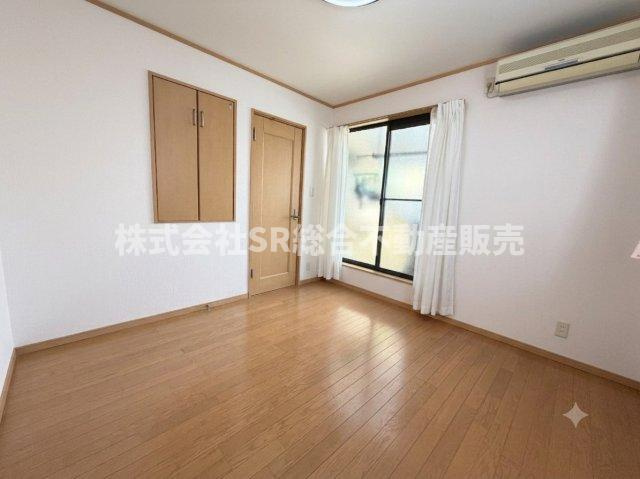 若江西新町1丁目中古戸建の洋室|個人の部屋や寝室として使える洋室です（室内写真は加工により家具等を消しています。）