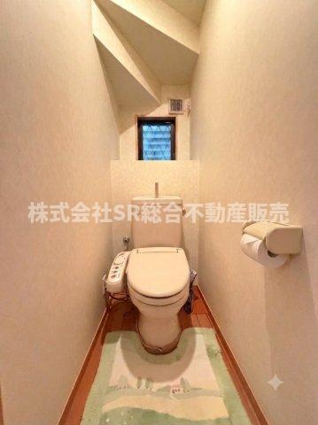 若江西新町1丁目中古戸建のトイレ|トイレが2か所にあり朝の身支度もスムーズに行えます！（室内写真は加工により小物等を消しています。）