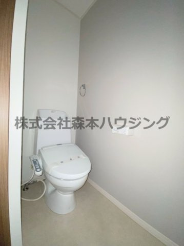 【トイレ】 | 　セラフィーメゾン香里園 | 落ち着いた色調のトイレです