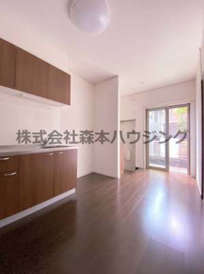 【居間・リビング】 | 　セラフィーメゾン香里園 | 明るい居間です