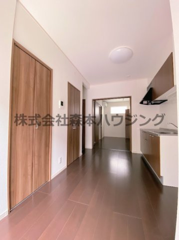 【居間・リビング】 | 　セラフィーメゾン香里園 | こちらの居間で趣味の時間をお楽しみください