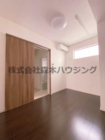 【洋室】 | 　セラフィーメゾン香里園 | 明るい洋室です