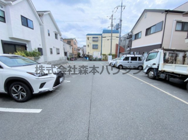 【駐車場】 | 　セラフィーメゾン香里園 | 駐車場があるので、車を買う予定の方も安心です