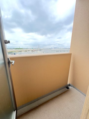 ウィズ戸田公園壱番館のバルコニー|キッチンからの勝手口
キッチンから直接移動できる便利な勝手口・バルコニー動線です。