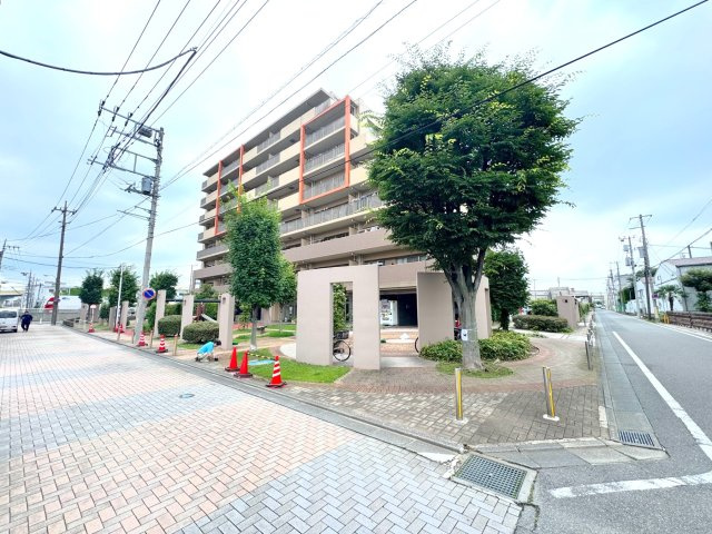 ウィズ戸田公園壱番館の外観|外観
重厚感と清潔感を兼ね備えた外観デザイン。落ち着いた住環境で快適なマンションライフをお過ごしいただけます。