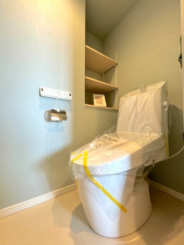 ウィズ戸田公園壱番館のトイレ|トイレ新規交換
清潔感のある快適なトイレに新規交換済み。温水洗浄便座付きで快適にお使いいただけます。
