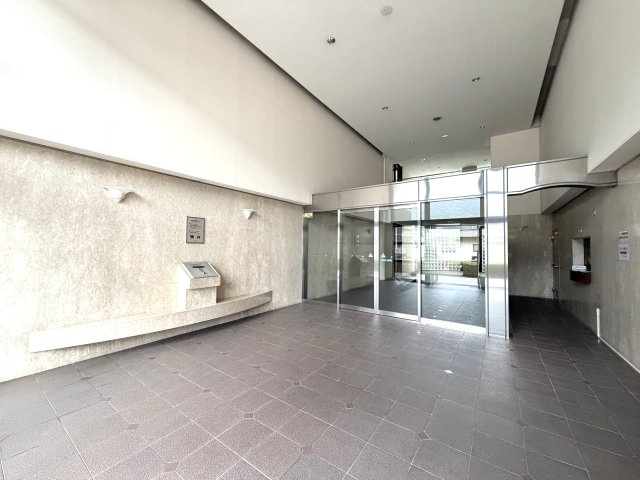 ローズヴィラ中野東のエントランス|静かで平穏なマンションライフを実現できる快適性能マンションです