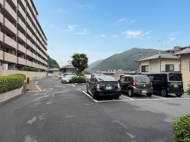 ローズヴィラ中野東の駐車場|全戸平面駐車場です。空き状況についてはお問い合わせ下さい。