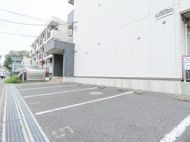 ヴァンソレーユの駐車場