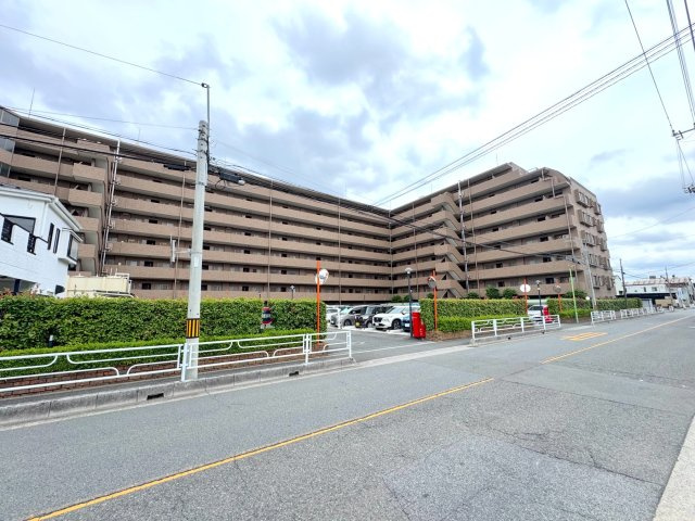 コスモ川口シティアベニューの外観|外観
街並みに美しく映える外観デザイン。周辺環境も充実しており、利便性と穏やかな暮らしやすさを兼ね備えた魅力的なロケーションです。