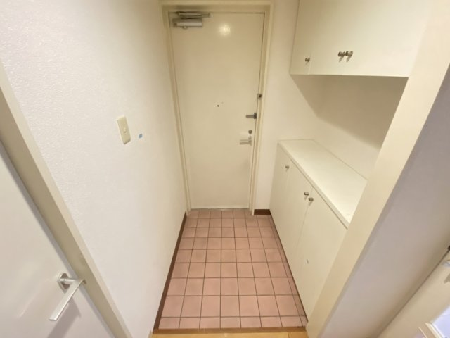 シロハイヌ門戸の玄関