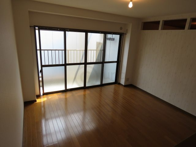 シャンテ本山の居間・リビング