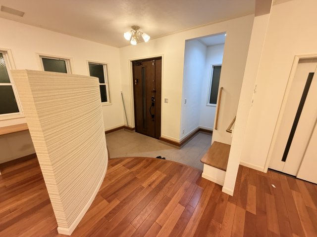 下穂積戸建て貸家の玄関