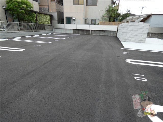 ファインメゾン福富の駐車場