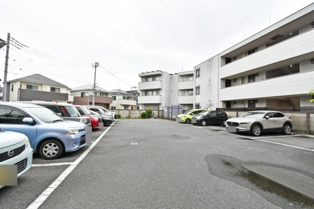 ハイラーク南浦和の駐車場|※空き状況は当社まで都度ご確認くださいませ■『物件を今日見てみたい』など、当日のご案内も可能です。 どうぞお気軽にお電話下さい。近隣・同条件などの物件もまとめてご紹介も可能です。
