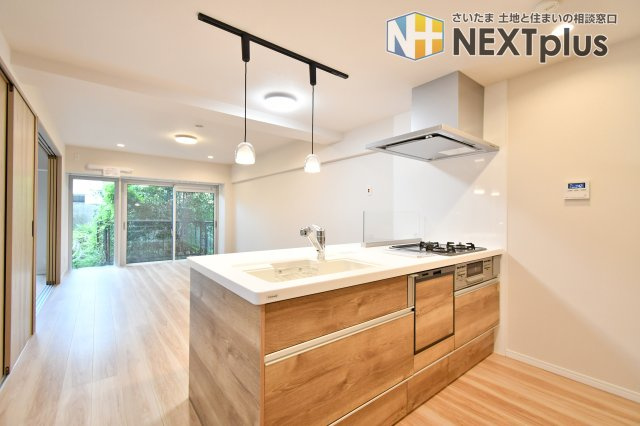ハイラーク南浦和のキッチン|食洗器付きのシステムキッチン。面倒な洗い物、苦手な洗い物、時間がない時の洗い物etc.　食洗器に頼ることで、自分時間や家族との時間を過ごすことができる嬉しい設備です。