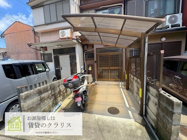 八条内田町65（リノベ）貸家の駐車場