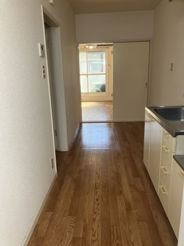 ホワイトハイツ渡辺の玄関
