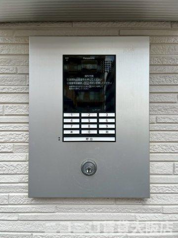 大阪市鶴見区放出東２丁目のアパートのエントランス