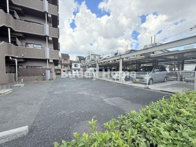 平野元町日興マンションの駐車場