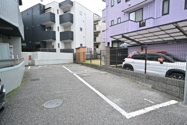 ユーコート上池袋の駐車場