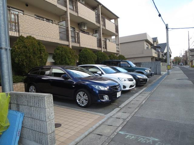エトアール甲子園口の駐車場