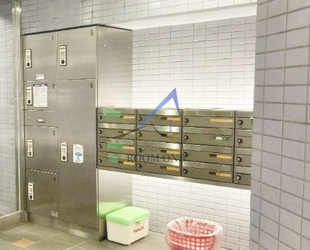 リヴァージュ浅草橋のその他共用部分|集合ポストと宅配ボックスです。