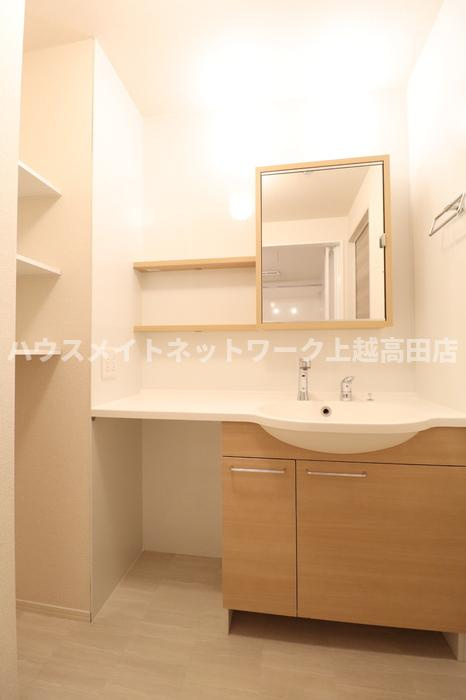 アクシア西本町の独立洗面台|洗髪洗面化粧台