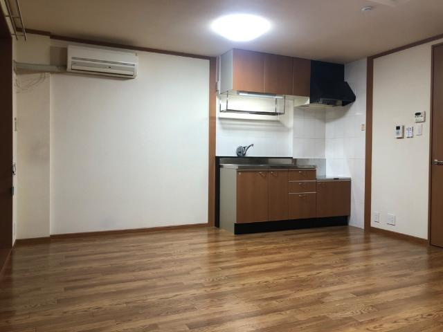 ファミリエ弐番館の間取り
