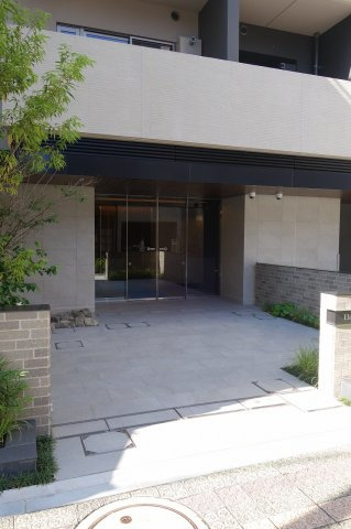 Brillia ist上野稲荷町のエントランス