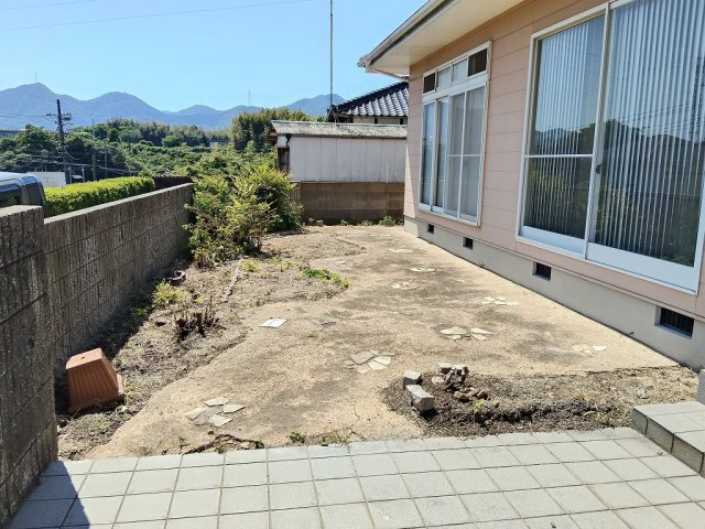 清末陣屋 中古住宅の庭|お庭広々で、バーベキューもドッグランも出来ますね。