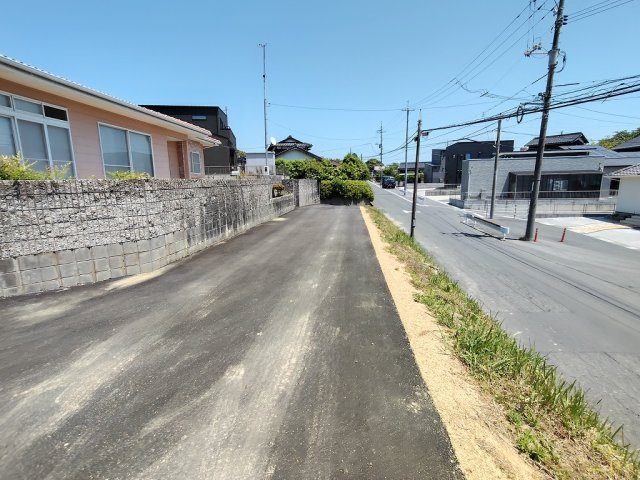 清末陣屋 中古住宅の前面道路含む現地写真|持分通路です。