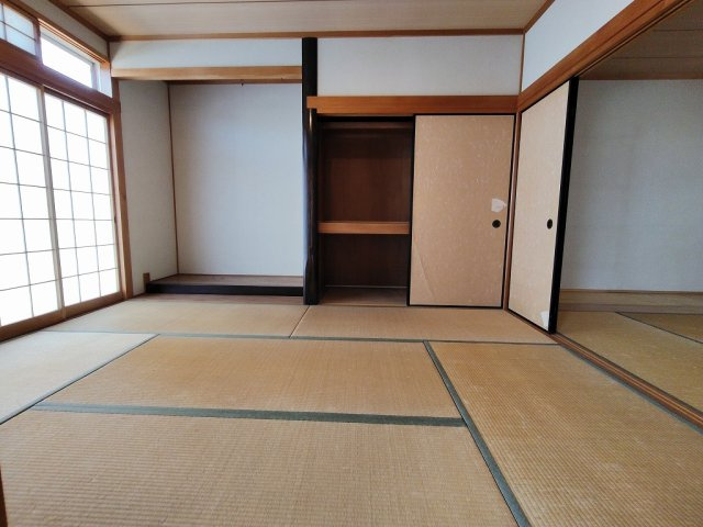 清末陣屋 中古住宅の和室|和室が続き間で二部屋あります。