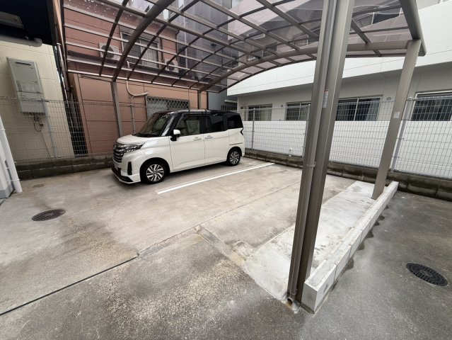 ELEGANCE長居の駐車場