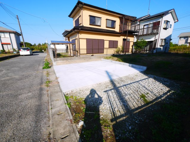 山武郡九十九里町真亀　中古戸建の駐車場|内外装リフォーム済み令和7年10月敷地約105坪（菜園用地約34坪含め）海岸まで車約5分閑静な分譲地