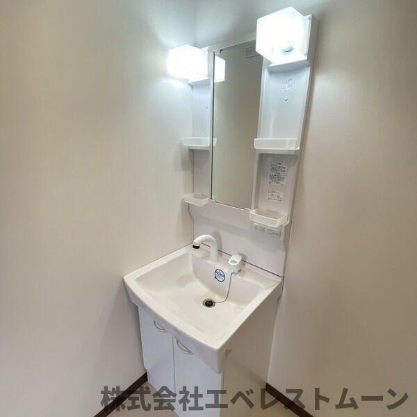 グランレーヴ東別院EASTの洗面所|スペースが確保できる洗面所です